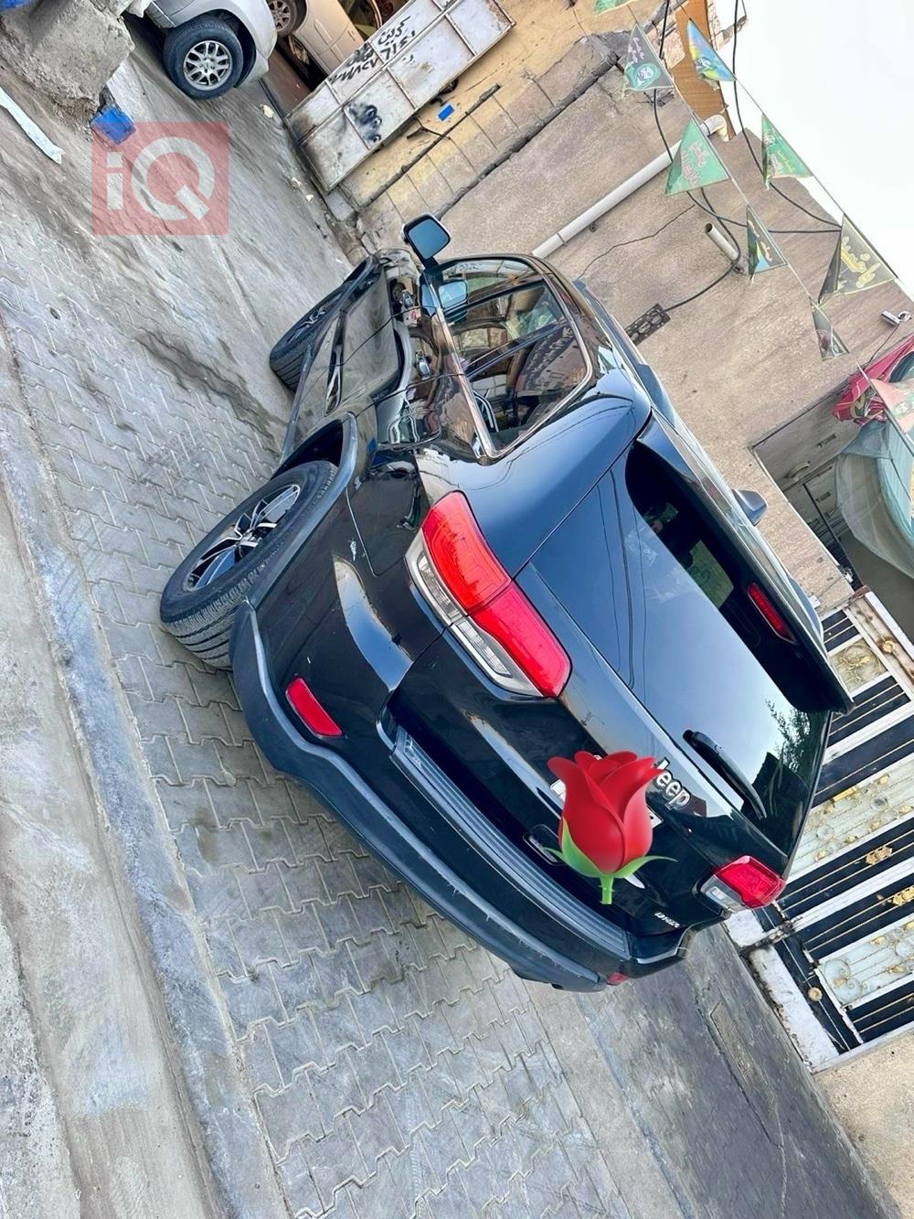 جیپ گراند شیرۆکی